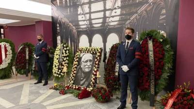 Виталина Цымбалюк-Романовская отказалась прийти на похороны Армена Джигарханяна