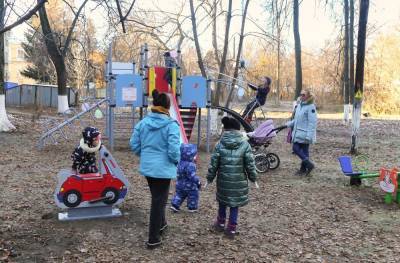Детскую площадку за 400 тысяч рублей поставили на улице Ошарской