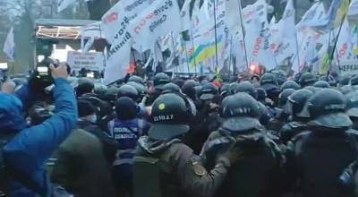 Полицейские призвали ФЛП прекратить штурм Рады
