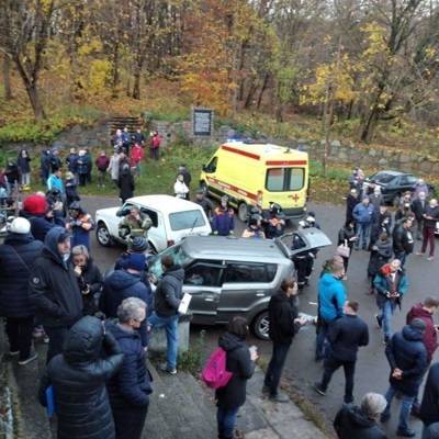 Автомобиль "Киа" въехал в толпу людей под Калининградом, 8 человек пострадали