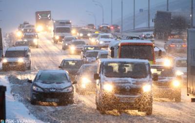 Киев из-за первого снега сковали пробки: карта