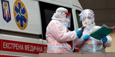 Всплеск COVID-19 застал врасплох: врачи массово увольняются, пациенты лежат в коридорах больниц в Запорожской области