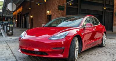 Tesla снимает с производства свой самый доступный электрокар