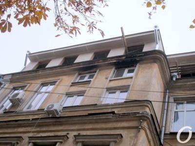 В одесском доме-памятнике истории растет незаконная мансарда (фото)