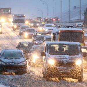Из-за первого снега Киев сковали пробки