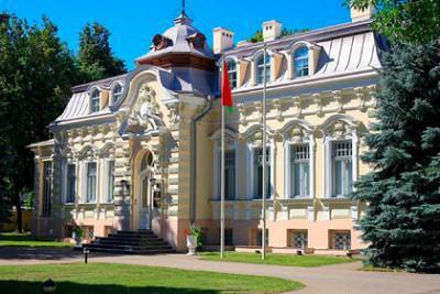 В Литве забросали картошкой посольство Белоруссии