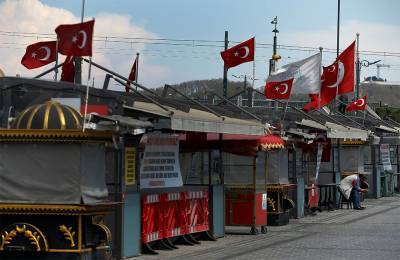 В Турции ввели комендантский час в выходные дни из-за COVID-19