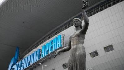 Скульптуры из СКК "Петербургский" установили на "Газпром Арене" - piter.tv