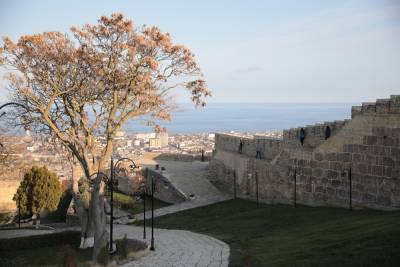 В Дербенте из-за дождей обрушилась часть древней крепостной стены — памятника ЮНЕСКО