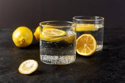 Полезно ли пить воду с лимоном