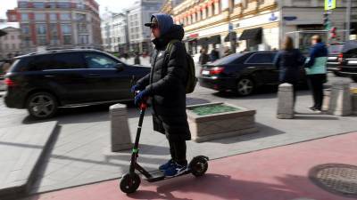 В РФ предложили ограничить скорость поездок на электросамокатах