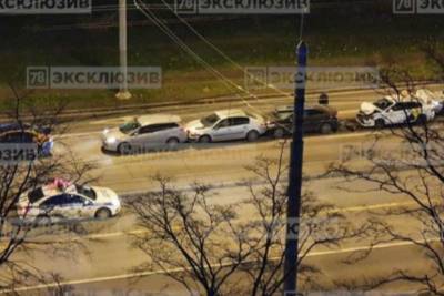 В Санкт-Петербурге в массовой аварии пострадала пассажирка «Яндекс.Такси»