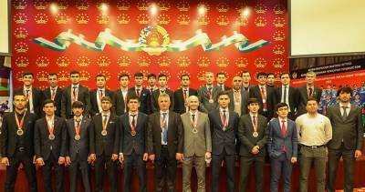 Футболистам ЦСКА вручены бронзовые медали чемпионата Таджикистана-2020