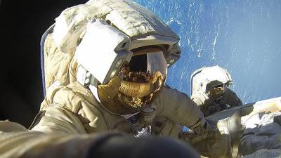 Российские космонавты совершат выход в открытый космос