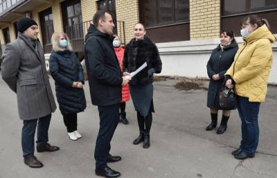 Сенатор от Смоленской области помог жильцам дома-«невидимки»