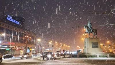 Петербуржцы поделились в сети фотографиями первого снега