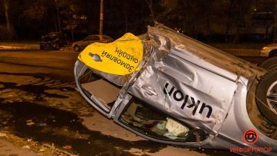 Легковушка столкнулась с такси в Днепре: машину разорвало в клочья – фото, видео
