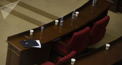 Парламентская оппозиция бойкотировала заседание парламента Армении