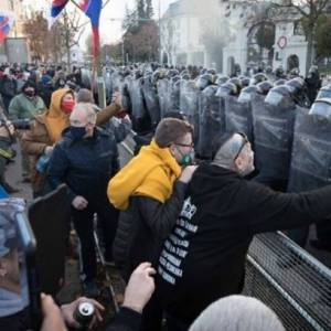 На протесты против карантина в Словакии вышли тысячи человек