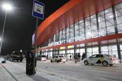 Самолет из Челябинска не смог сесть в Санкт-Петербурге, его отправили в Москву