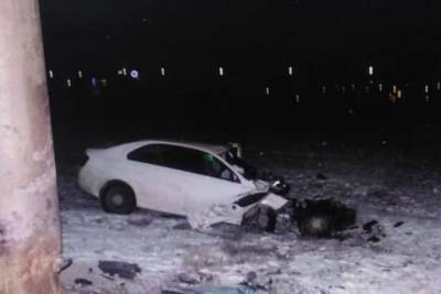 В Чебоксарах Skoda Rapid врезалась в столб, водитель погиб