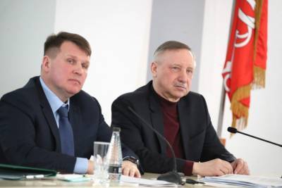 Петербургские депутаты пожаловались губернатору на главу Калининского района