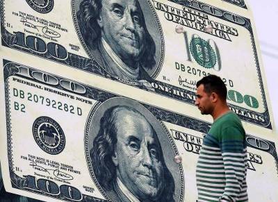 За первые полчаса торгов курс доллара США понизился до 76,1139 руб.