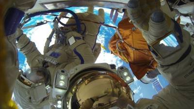 Российские космонавты впервые за полтора года выйдут в открытый космос