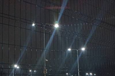 На стадионе возле псковского лицея «Развитие» появилось освещение