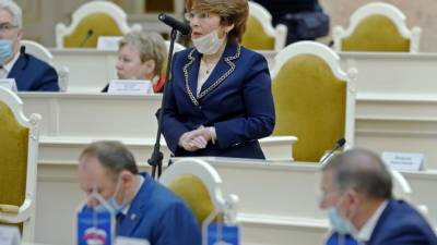 ЗакС одобрил губернаторскую и три депутатские поправки в бюджет Петербурга