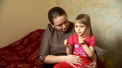 Зрители ТВЦ продолжают собирать деньги на лечение 2-летней Алены Шестопаловой