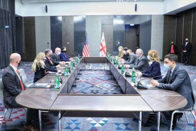 Госсекретарь США поговорил о судебной реформе в Грузии с представителями НПО