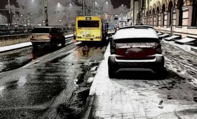 В Киеве первый снег привел к огромному количеству ДТП