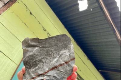 В Индонезии гробовщик стал миллионеров, продав упавший на его крышу метеорит