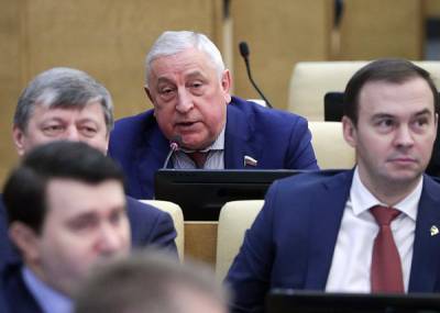 Полпреда президента в Госдуме призвали к ответу за предложение "сдать мандаты"