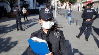 Турция вводит комендантский час по выходным из-за коронавируса