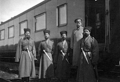 Почему телохранителями Николая II были только казаки