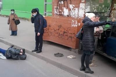 В Иваново легковушка влетела в остановку с людьми, есть пострадавшие
