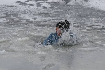 По тонкому льду: в Галиче первый костромич провалился в ледяную воду