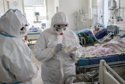 Рост заболеваемости коронавирусом в Петербурге замедлился, свободно до 10% коек