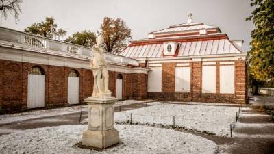 Вход в парки Петергофа и Ораниенбаума закрыли из-за непогоды