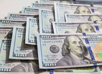 Bloomberg назвал две валюты, которые могут прийти на смену доллару