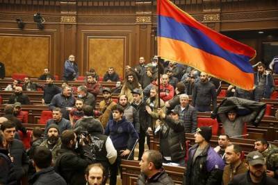СНБ Армении отчиталась о делах, возбуждённых против погромщиков в Ереване