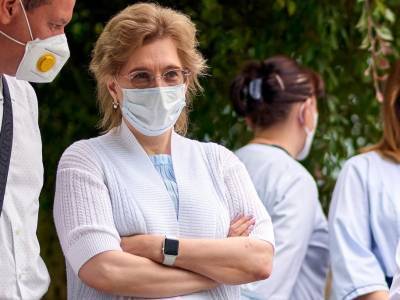 Украинский врач-инфекционист ответила на вопрос, защищает ли от коронавируса лук, чеснок и алкоголь