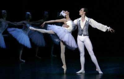 В Астраханском театре оперы и балета представят балет «Лебединое озеро»