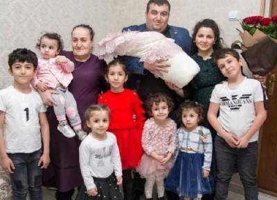 Чаще всех мама: россиянка родила 8 детей за 9 лет и попала в Книгу рекордов