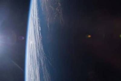Астероид размером с автобус пролетел на рекордно близком расстоянии от Земли