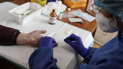 Украина закупит 6 млн экспресс-тестов для семейных врачей и бригад скорой помощи
