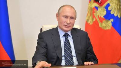 Путин распорядился оказать дополнительную поддержку российским медикам