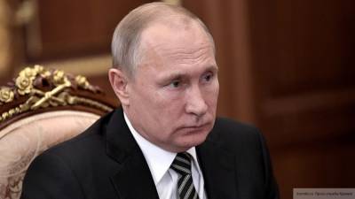 Путин поручил кабмину обеспечить дополнительные выплаты медикам в регионах